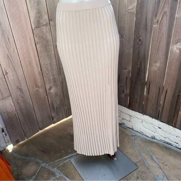 DISSH Off white, high waisted, thick ribbed maxi skirt size large NWT - Picture 3 of 10